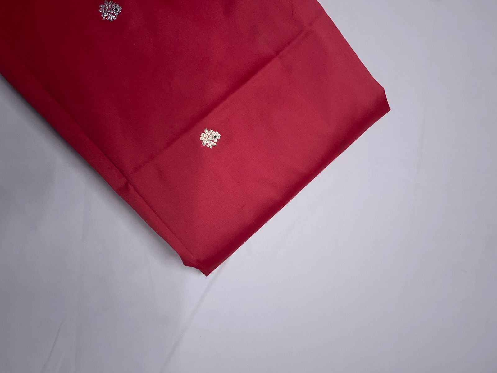 Red Floral Tafta Boti Embroidery 44 Kapdashop