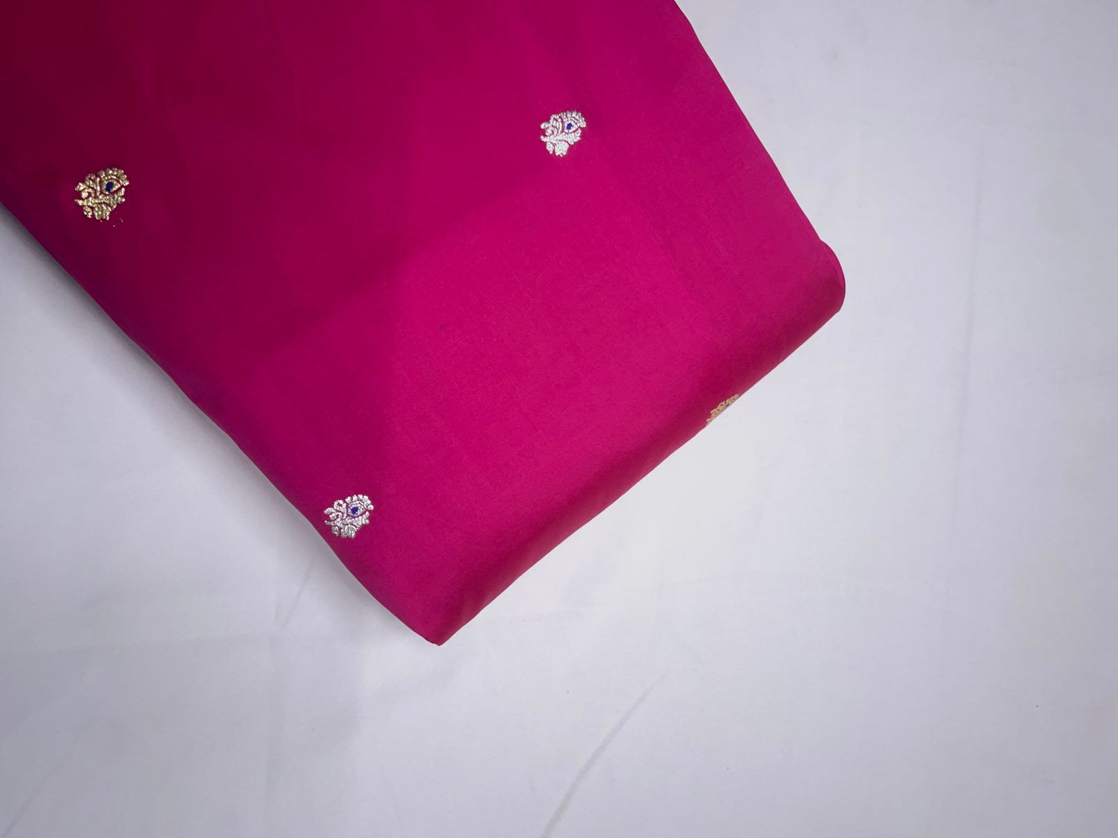 Magenta Floral Tafta Boti Embroidery 44 Kapdashop