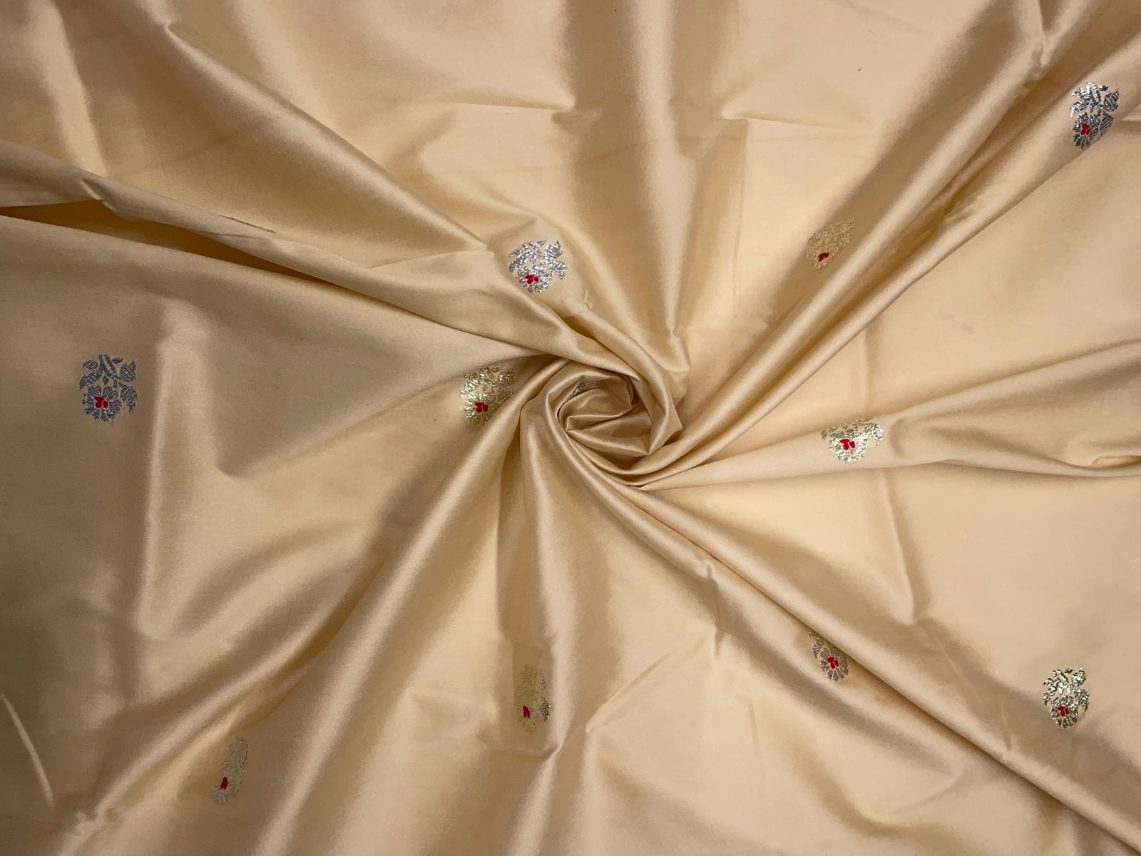 Cream Floral Tafta Boti Embroidery 44 Kapdashop