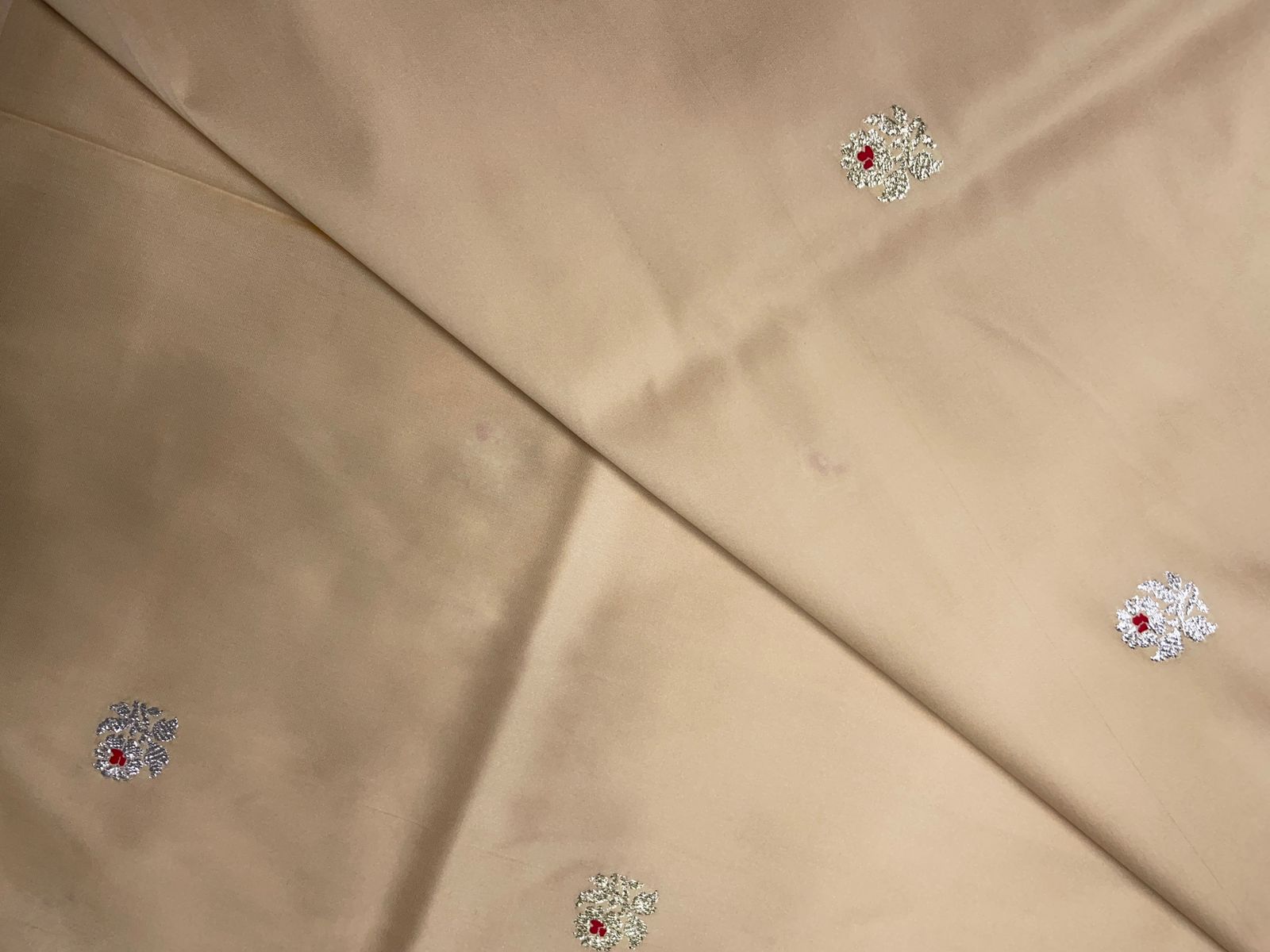 Cream Floral Tafta Boti Embroidery 44 Kapdashop