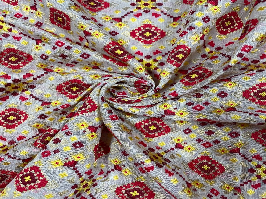 Off White Red Floral Dyeable Chanderi Zari Fabric - Kapda Shop