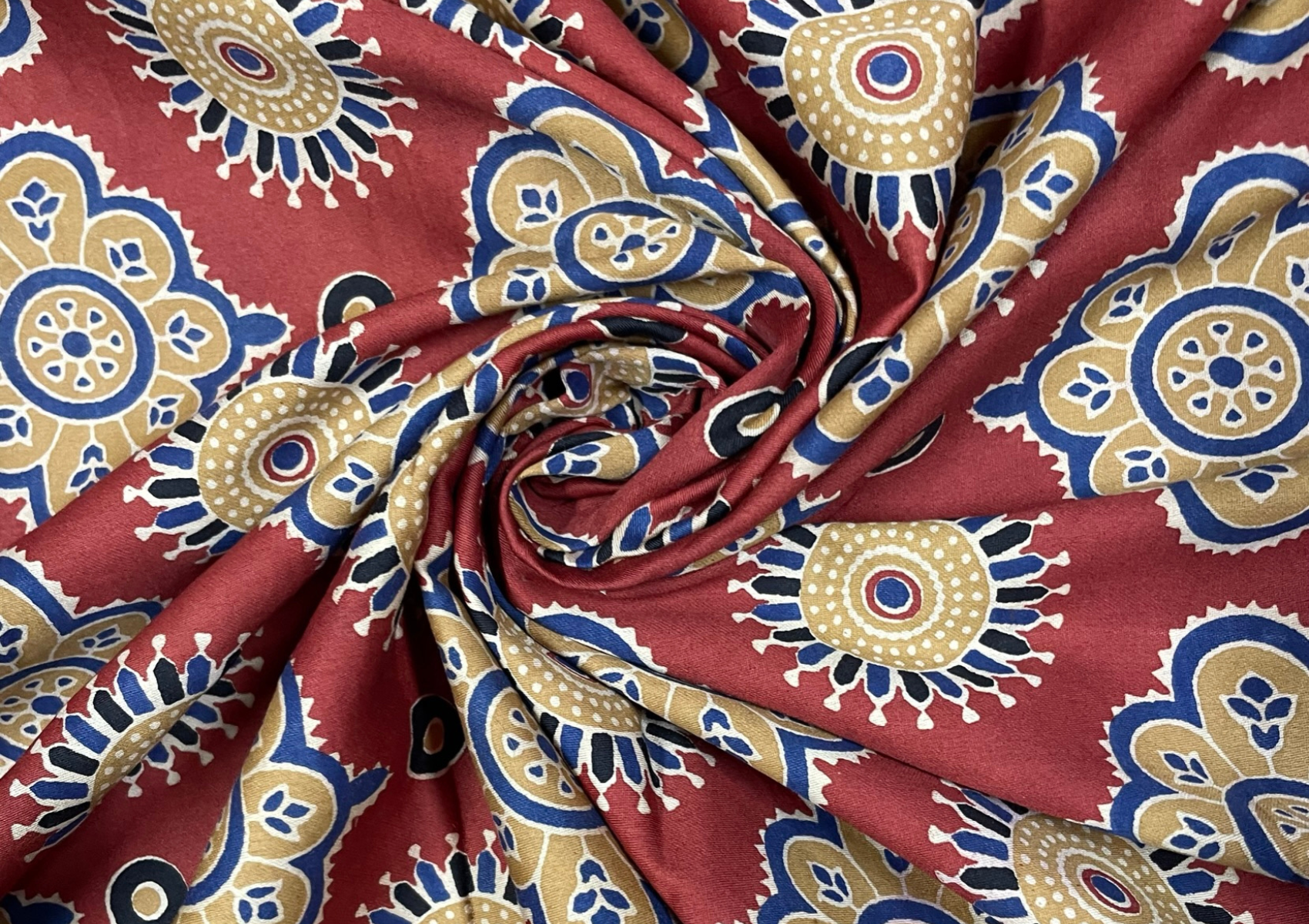 Red Floral Printed Muslin Cotton Fabric - Kapda Shop
