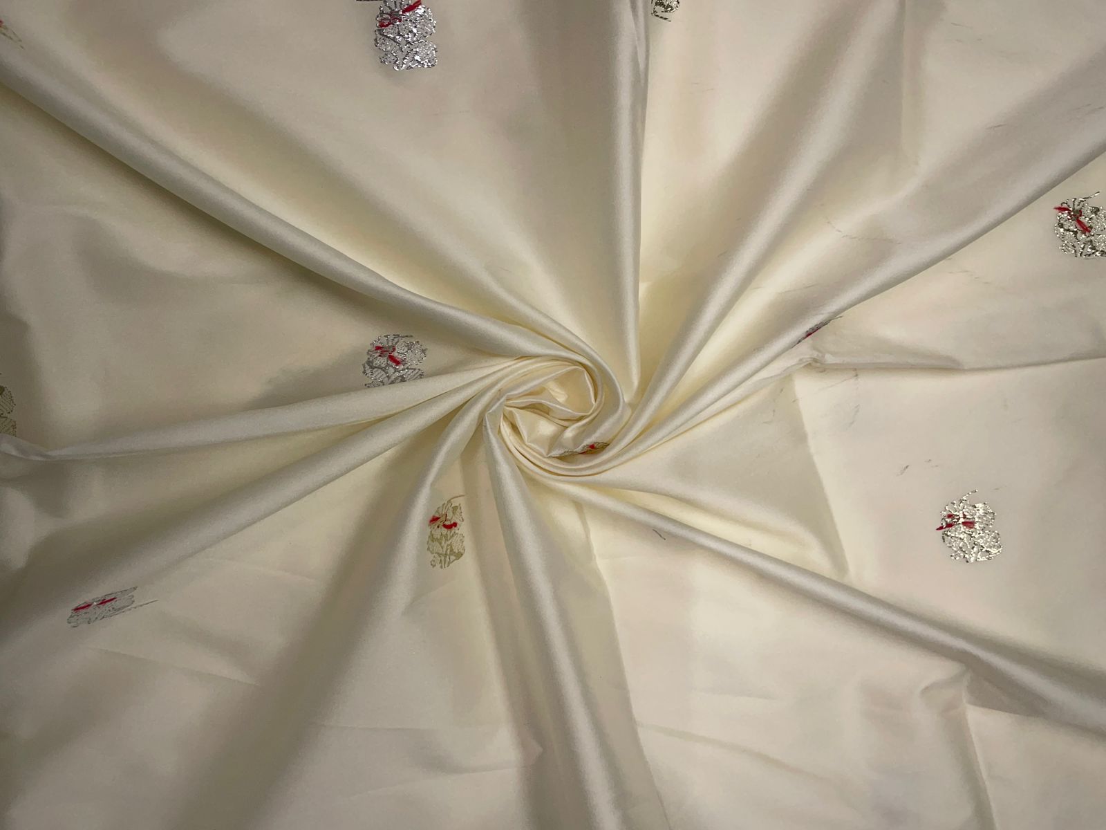 Off White Floral Tafta Boti Embroidery 44 Kapdashop