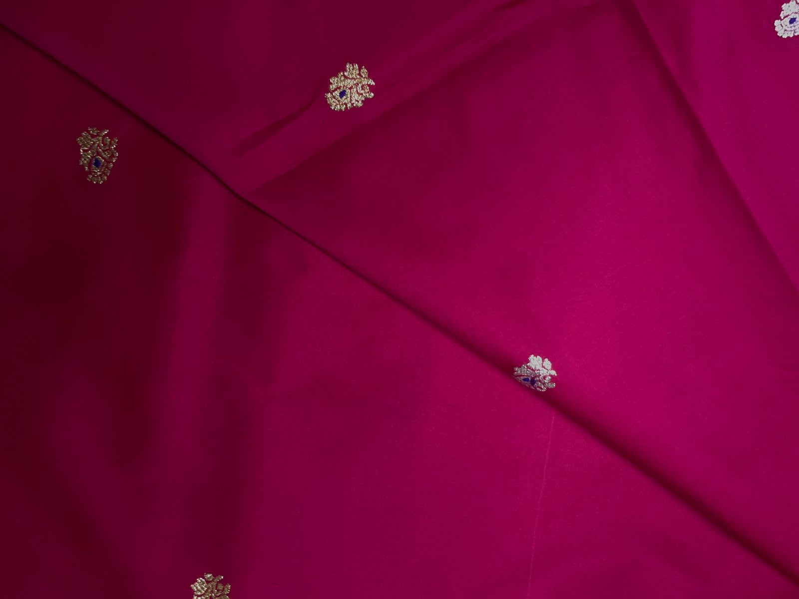 Magenta Floral Tafta Boti Embroidery 44 Kapdashop