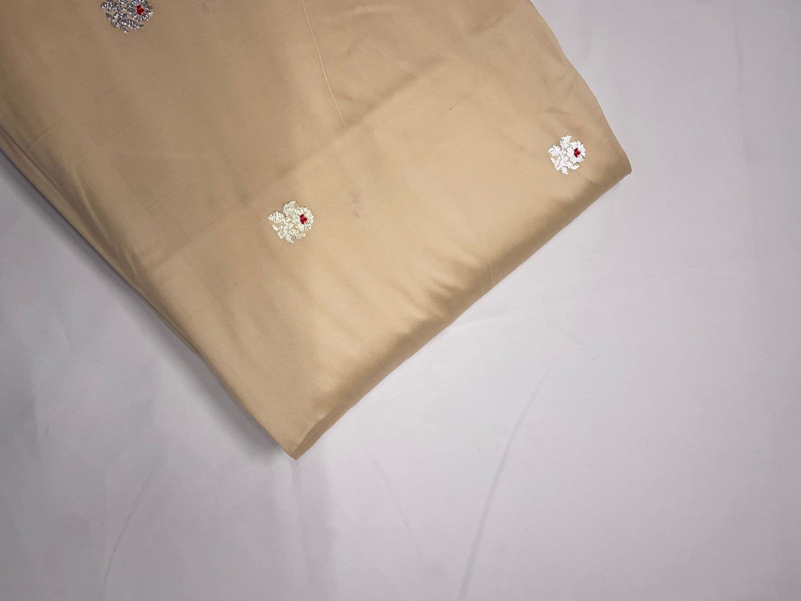 Cream Floral Tafta Boti Embroidery 44 Kapdashop